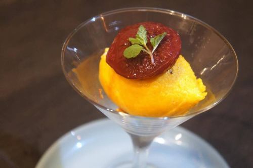 10/17(周五)

最近第一次看到长野芽衣的照片。
长野芽衣好可爱啊
自从《龙猫》之后，梅这个名字就不再出现了。
早上好。我是 Kitchen Yellow 的 Abe。

抱歉，更新让您久等了。

三天小长假过后，食材全部卖完了。
由于昨天的准备，我终于完成了它。
今天又是 MikkiMiki。

看起来秋天的气息一天天加深，但事实可能并非如此。
最近，秋季菜单陆续出炉。
可能是也可能不是
欢迎来拜访我们🍁

我根本就没跟上介绍。
最近发布的菜单

烤羊排和烤蔬菜

我们已经有一段时间没有发布肉类菜单了🆕
熟悉的法式羊排，慢慢烤制。
鲜嫩多汁的羊排
搭配洛克福酱享用。

就像阿部大腿一样柔软。

请尝试一下☺️

我一直在忙着准备 MikkiMiki，所以没能更新太多内容。
葡萄酒和食物的选择不断更新。
不要错过🕵️‍♀️

我们仍在接受三周年纪念T恤的订单👕

感谢您今天持续的支持😊❗️

#kiiro #kitchenkiiro #kiiro #KitchenKiiro #KiiroKawaguchi #KawaguchiGourmet #KawaguchiLunch #Dinner #Wine #NaturalWine #DomesticWine #FrenchWine #ItalianWine #NapaWine #CraftBeer #CraftGin #Bistro #Bar #Izakaya #YearEndParty #PrivateParty #DrinkingSolo #Akabane #KawaguchiMotogo #Hatogaya #RecruitingStaff #RecruitingPart-TimeWorkers #LambChops