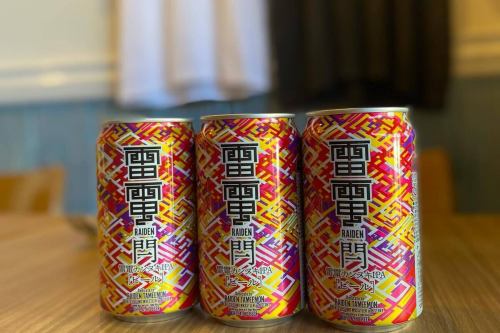 1/30(金)

おはようございます。週末ヒロインのキッチンキイロ安部です。

寒い日が続いておりますが皆様いかがお過ごしでしょうか。
私は先程まで書いていた投稿が謎に全部消えてしまった為
キィーーーッ‼︎ってなりそうな気持ちを押し殺し
今また親指を酷使しながらトントントントン
文字を打ち込んでおります。

週末ヒロインたるものこんな時も笑顔を忘れずに
本日のご紹介に参りたいと思います。

本日はNEWナポレオンパイのご紹介です🥧

『いちごとピスタチオクリームのナポレオンパイ🍓』

フレッシュないちごとローストしたピスタチオをペースト状にして練り込んだムースリーヌ
下にはフランボワーズのピュレの酸味と
お隣には自家製キャラメルアイスのほのかな苦味を添えて🍮

ピスタチオのお豆豆した香りをお楽しみ下さいませ🫛

今冬のデザートはこれでキマリ🤤

是非ご賞味下さいませ。

それでは本日もよろしくお願い致します😊❗️

#kitchenkiiro  #キッチンキイロ #川口 #ビストロ #ナチュールワイン