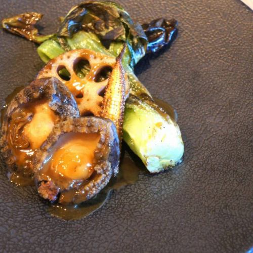 2/17(화)

안녕하세요.
오늘도 전신 미키 미키로 보내드립니다.
최근 자전거를 도난당한
일하는 삼촌으로 친숙한 주방 키이로 아베입니다.

따뜻해지거나 추워지면
약간 날씨가 계속되고 있지만
여러분 컨디션 붕괴되고 있지 않습니까?

추울 때 미키 미키도 가속하기 쉽기 때문에
스트레칭하면서 맛있는 요리를 뺨
맛있는 와인을 흘리면서
긴긴에게 다가가는 좋은 친구를 유지하십시오.
받을 수 있다고 생각합니다.

자 그런 오늘의 추천은 이쪽
『파조 전복의 부드러운 모습 조림 간과 사오싱 술의 소스🦪』

천천히 부드럽고 부드럽게 끓인 프리프리의 에조 전복에
간과 사오싱 술, 향미 야채와 향신료를 맛있게 맛있게
끓인 소스를 녹인다.
전복을 입에 포함하면서 매운 레드 와인으로
고크리와 흘려 주세요 🍷

확실히 중화 한 접시이지만
공에는 이런 것도 개미 🥊

조개를 좋아하는 여러분은 꼭 시험해주세요 👙

그럼 오늘도 잘 부탁드립니다 😊❗️

#kitchenkiiro #비스트로 #카와구치 #레스토랑 #나츄르와인