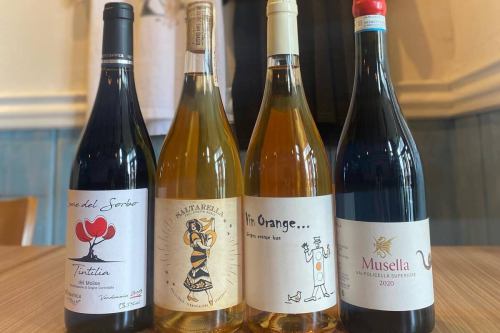 Friday, April 10th
Good morning.
He achieved a million-selling hit with "Sleepless Nights Are Abe's Fault".
I had a dream.
The man who sleeps like a log at night is a familiar face.
This is Abe from Kitchen Yellow.
The wind is quite strong today, perhaps due to the first spring breeze or something.
How is everyone doing?
Some of you who started working this spring
Or perhaps you, who have moved to Tokyo this spring.
For those of you who have just finished your financial closing
Let's enjoy this time of year as the seasons change 🌸
At Kiiro, we've been adding more and more spring menu items.
Please be sure to check it out ✏️
Today
"Grilled white asparagus with clam and prosciutto cream sauce 🐚" is now on the menu 🆕
Grilled white asparagus in season until crisp and juicy.
A rich cream sauce full of the delicious flavors of clams and prosciutto
A squeeze of lemon as a finishing touch completes this spring wine accompaniment 🥂
White asparagus, which is only available for a short period each year.
Please take this opportunity to try it out! 😋
And so, it's Friday!
We look forward to your visit today! 😊❗️
#kitchenkiiro #bistro #restaurant #Kawaguchi #naturalwine