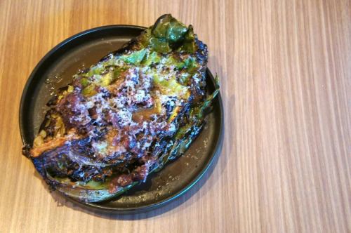 3/7(Sat)
Good morning.
This is Abe from Kitchen Yellow, your familiar name as the end-of-year guy.
Spring is a season we look forward to.
How are you all doing?
March is the season of farewells.
Here at Kiiro, we are savoring the memories we have with the staff who are graduating soon.
Abe is running around like crazy.
I feel lonely, happy, my body is all tingly
This is Abe, who is always busy.
We are grateful to receive inquiries from groups, farewell parties, and private parties, but as it is a small restaurant, we do not accept reservations.
Please do so as soon as possible ☝️
It's March, but we're gradually moving towards spring.
The menu is also available, so check it out.
Thank you 👀
Today's recommendation is
Roasted spring cabbage
Firefly squid and anchovy butter sauce 🥬
Sweet and tender spring cabbage with a crispy exterior
The inside is softly roasted
A thick sauce made with firefly squid and homemade anchovy butter.
The best wine companion that exploded last year is back.
Please take a look and give it a try 🤤
The pasta has changed today, but we'll have it later🫶
Thank you for your continued support today 😊❗️
#kitchenkiiro #Kawaguchi #Bistro #Restaurant #NaturalWine