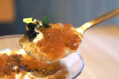 4月7日（星期二）

让我们一起寻找美好的事物吧！
早上好。
我最喜欢的广告是佐藤无仙和Shady's沙拉屋的广告。
我是来自 Kitchen Yellow 的 Abe。

樱花开始盛开，天气也渐渐暖和起来。
我一直忙于孩子们的毕业典礼和入学仪式。
不知不觉，已经是四月了。

我们现在正进入这样一个季节。
希望你们一切都好。

我相信你们当中很多人都患有花粉过敏症。
在这个忙碌的季节，送给你那位因日常生活忙碌而疲惫不堪的朋友。
请给他们一点时间放松。

在Kiiro，我们已经结束了三月底的Mikkimiki菜单，现在我们推出了新的春季菜单菜品。
新酒一款接一款地到货。
请务必去看看🕵️‍♂️

以下是今天的菜单。
“海鲜和新洋葱慕斯，上面放有鱼子酱🍸”

用新鲜洋葱制成的慕斯，其甜味被精心激发出来。
上面放有扇贝和甜虾鞑靼
上面还放着龙虾清汤冻。
最后淋上少许鱼子酱。

我想配上一杯清爽冰镇的白葡萄酒。
春季开胃菜完成啦！🌸

一道融合了新鲜洋葱的甜味和海鲜的鲜美滋味的菜肴。
请试试吧！🤤

欢迎预订迎新派对和私人活动场地！🙆‍♂️

我们期待今天见到您！
我们期待见到你！😊❗️

#kitchenkiiro #Kawaguchi #bistro #restaurant #naturalwine