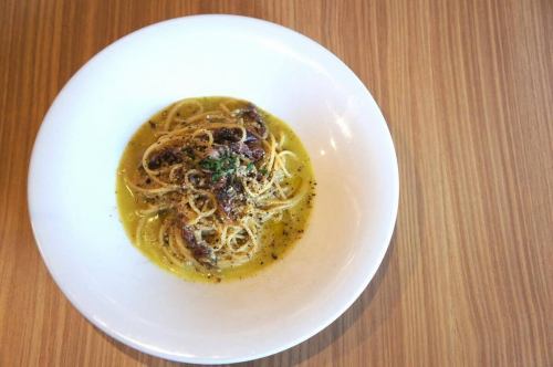 3月13日，星期五

很抱歉在13号星期五打扰您。
我小学的时候，多亏了《地狱老师》和《金田一少年事件簿》这两部作品，我才对《金田一少年事件簿》产生了浓厚的兴趣。
我太害怕了，不敢独自去厕所。
然而，Nube也带有一些性感元素。
虽然当时我只是个孩子，但我对此非常感激。

早上好。我是来自 Kitchen Yellow 的 Abe。

祝贺埼玉县所有初中毕业生！
一步一步地迈向成年
我希望你长大后能成为像渡边谦一样优秀的人。

中学时期，我把所有时间都花在了玩《勇者斗恶龙》和《最终幻想》来提升等级上。
这位亚伯

他偶尔会从塑料包装纸卷中抓起一个纸筒，大喊“Teyaaa！！”然后攻击工作人员。
我最后遇到的却是一个精神完全失常的老头。

如果您有兴趣与我们合作，请随时与我们联系。

转眼间，已经是三月中旬了。
我们的春季菜单会定期更新，千万不要错过！

今天的菜是“萤火鱿鱼配西洋菜香蒜酱🌱”
菜单上有哦🍝

萤火鱿鱼的美味和咸鲜
西洋菜淡淡的苦味飘入口中。
成人款热那亚人 🌱

请试试吧！🤤

团体预订、私人活动、告别派对等，请尽早预订！

感谢您今天一如既往的支持😊❗️

#kitchenkiiro #Kawaguchi #bistro #naturalwine #restaurant