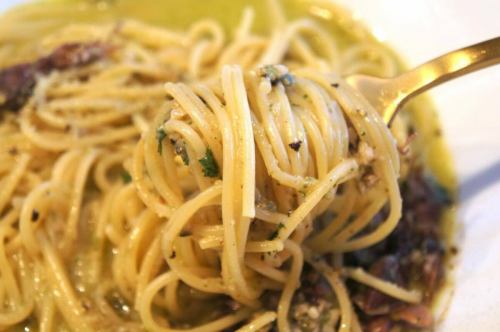 3月13日，星期五

很抱歉在13号星期五打扰您。
我小学的时候，多亏了《地狱老师》和《金田一少年事件簿》这两部作品，我才对《金田一少年事件簿》产生了浓厚的兴趣。
我太害怕了，不敢独自去厕所。
然而，Nube也带有一些性感元素。
虽然当时我只是个孩子，但我对此非常感激。

早上好。我是来自 Kitchen Yellow 的 Abe。

祝贺埼玉县所有初中毕业生！
一步一步地迈向成年
我希望你长大后能成为像渡边谦一样优秀的人。

中学时期，我把所有时间都花在了玩《勇者斗恶龙》和《最终幻想》来提升等级上。
这位亚伯

他偶尔会从塑料包装纸卷中抓起一个纸筒，大喊“Teyaaa！！”然后攻击工作人员。
我最后遇到的却是一个精神完全失常的老头。

如果您有兴趣与我们合作，请随时与我们联系。

转眼间，已经是三月中旬了。
我们的春季菜单会定期更新，千万不要错过！

今天的菜是“萤火鱿鱼配西洋菜香蒜酱🌱”
菜单上有哦🍝

萤火鱿鱼的美味和咸鲜
西洋菜淡淡的苦味飘入口中。
成人款热那亚人 🌱

请试试吧！🤤

团体预订、私人活动、告别派对等，请尽早预订！

感谢您今天一如既往的支持😊❗️

#kitchenkiiro #Kawaguchi #bistro #naturalwine #restaurant