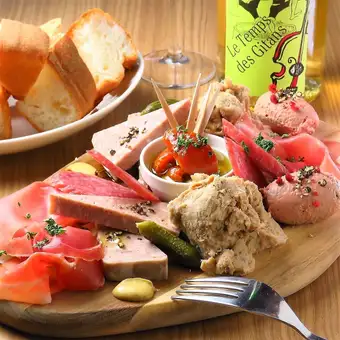 おすすめのお料理が詰まっているとってもお得な4500円コース