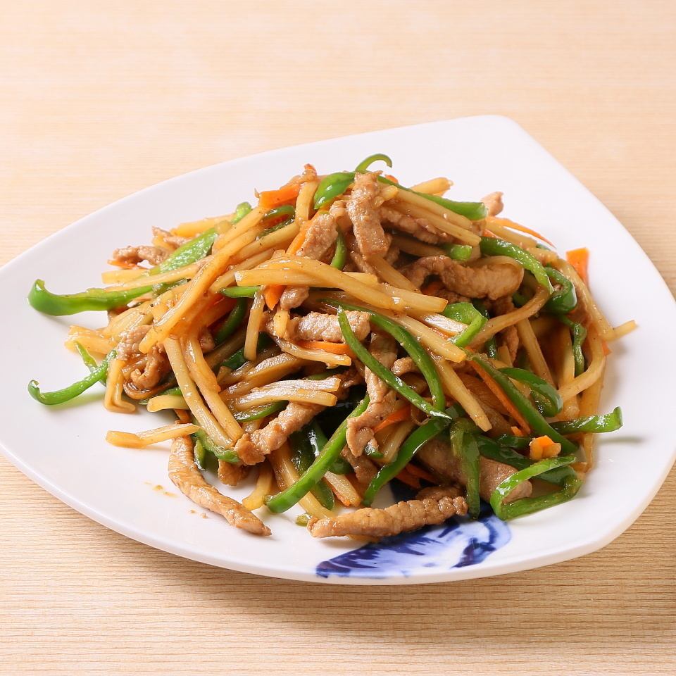 You can easily enjoy authentic Chinese lunch from 780 yen.