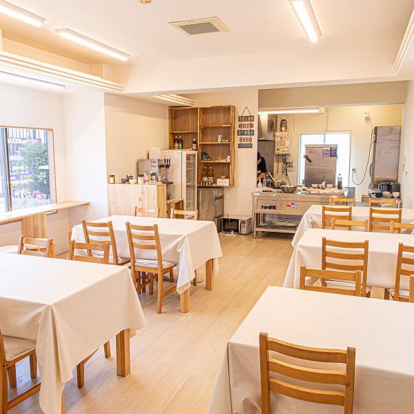 ≪蒸し料理専門店　我一喜≫日本橋駅から徒歩約6分の好立地に位置する当店では、本場の蒸し料理を中心に、多彩な一品メニューをご用意しています。蒸し料理の特徴である豊かな旨味と栄養が凝縮され、ヘルシーでありながら満足感も抜群！落ち着いた雰囲気の店内で、特別なひとときをお過ごしください。