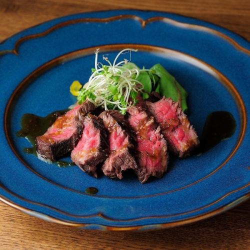 旨味凝縮！熟成ハラミ肉のタリアータ香ばしい焼き目とレアな食感が堪らない極上赤身ステーキ