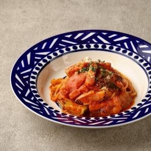 ベーコンと彩り野菜のトマトソースパスタ