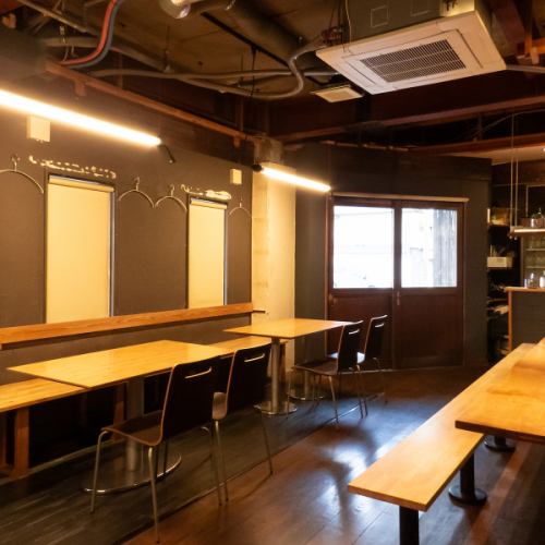 広々とした店内はゆったりと快適にお過ごしいただけます