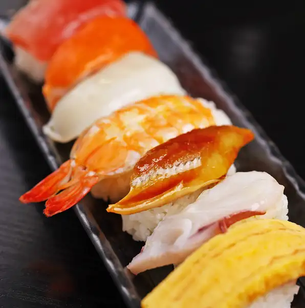 当店人気NO.1の本格的な海鮮寿司も食べ放題♪豊富な品揃えのメニューがお楽しみいただけます◎