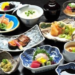 Lunch banquet with mini kaiseki cuisine