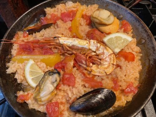 Seafood tomato paella