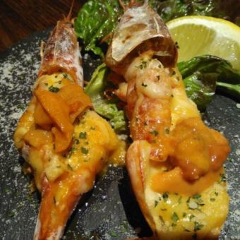 Grilled red shrimp with sea urchin cheese (one fish)