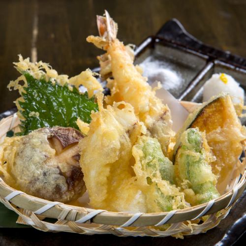 [Use the ingredients purchased that day!] Assorted delicious "tempura"! 980 yen ◎