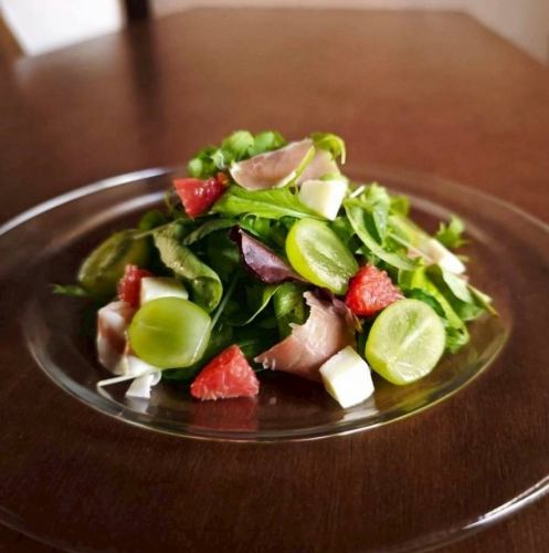 季節のフルーツサラダ