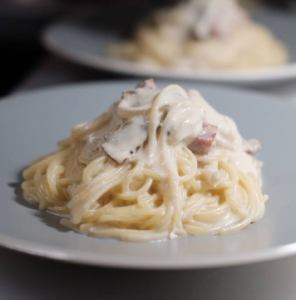 【NEW】アスパラとベーコンのmi-soクリームパスタ