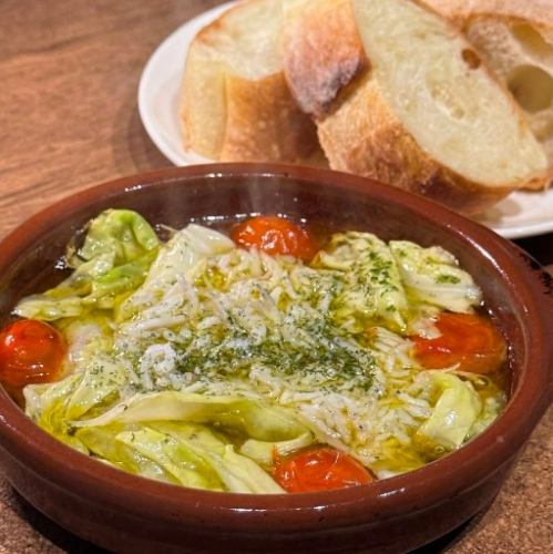 【NEW】釜揚げしらすと春キャベツのアヒージョ