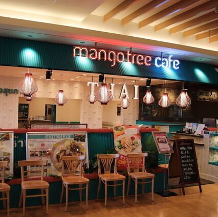 オシャレな店内で本格的なタイ料理を楽しめるマンゴツリーカフェ。75席のゆったりとした空間は、友人との食事やビジネスランチ、家族の集まりにも最適です。多彩なメニューとともに、リラックスしたひとときをお過ごしください。