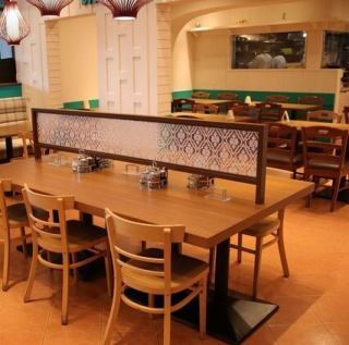With warm wooden tables and sofa seats, it is a cozy space where you can relax.