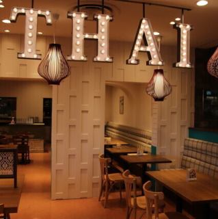The interior of the store has a simple and sophisticated design.There are sofa seats and table seats available for various purposes.