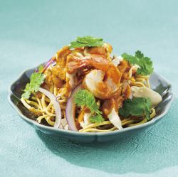 Fried noodles with curry sauce