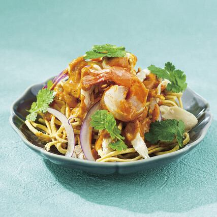 Fried noodles with curry sauce