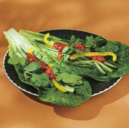 Romaine Lettuce Wraps with Spicy Dipping Sauce