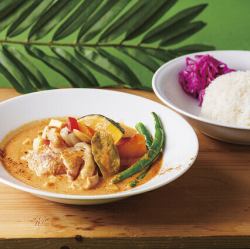 Chicken and pumpkin massaman curry