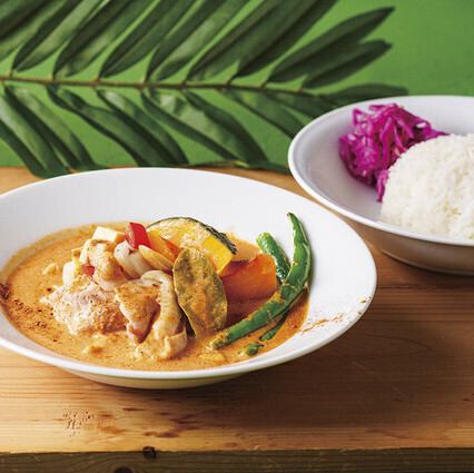 Chicken and pumpkin massaman curry