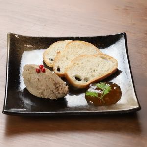 北海道産鶏白レバーを使ったパテ