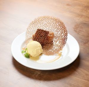 タルト・タタン　バニラアイス添え