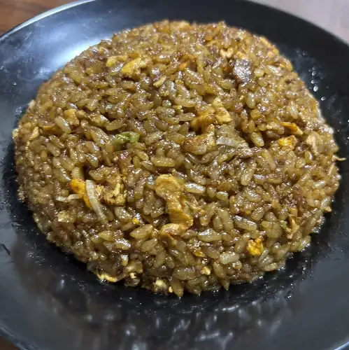 特製ダレと背脂のコク！並盛400gでボリューム満点な当店オリジナルの黒豚骨炒飯◎