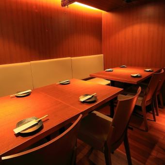 It is a spacious private room seat that is perfect for small-group parties, birthday parties, girls-only gatherings, etc.