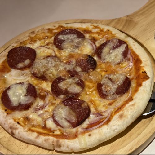 garlic salami pizza