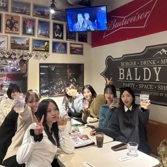 【結婚式二次会や貸切パーティーに】店舗貸切15名～OK！【大型スクリーン、プロジェクター、ウェルカムボード、案内状etc...】貸切特典が多数！※詳しくはコースページをチェック！！最大50名様ぐらいはいけます！！※過去最高は83名様。お気軽にご相談下さい。貸切プランは2480円～◎【天神 大名 今泉 居酒屋 肉 貸切り 】