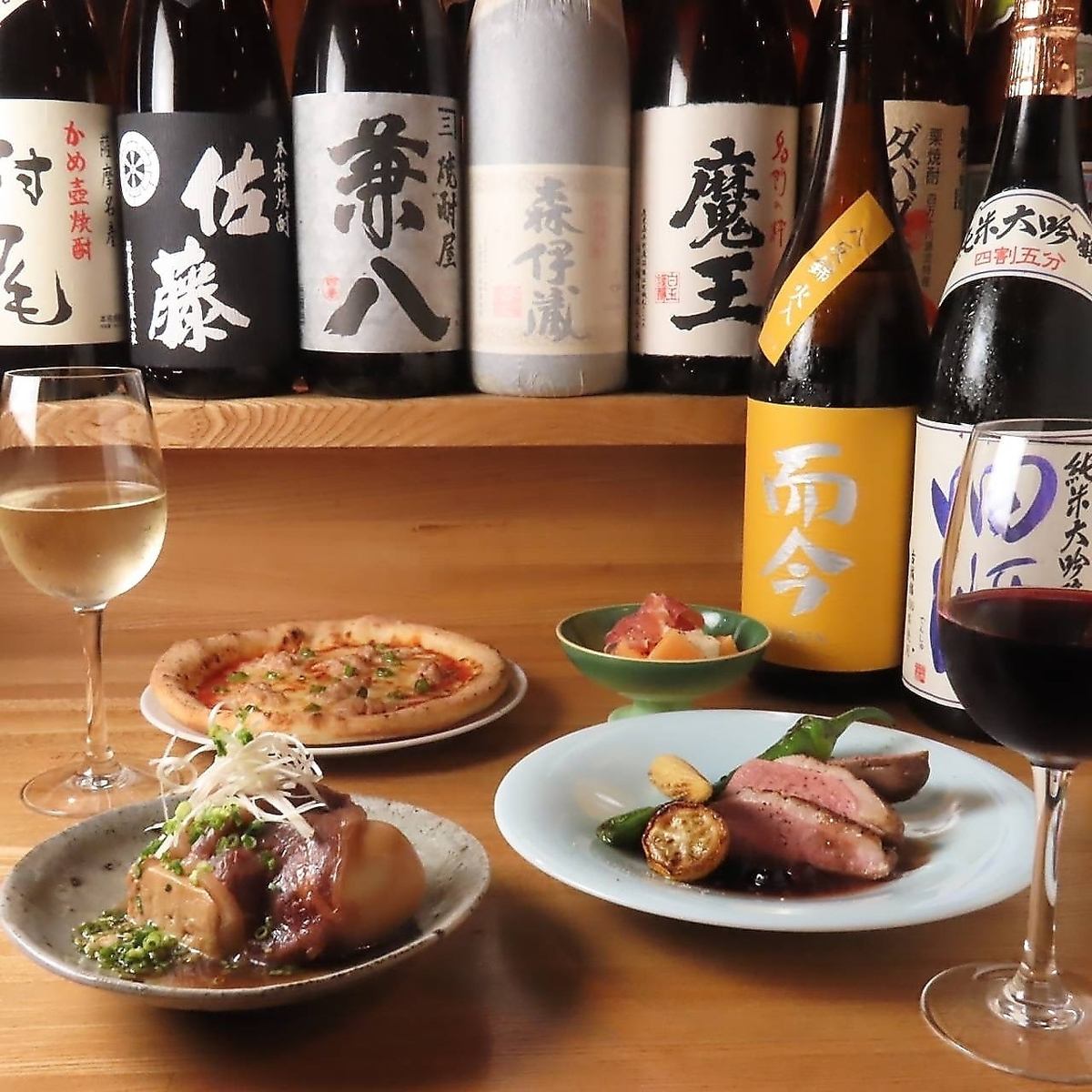豊富なワインや日本酒と拘りの創作料理をお楽しみ頂けます。
