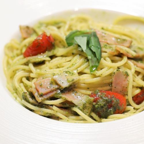 香るバジルのジェノベーゼパスタ