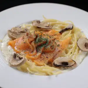 Salmon and mushroom cream pasta