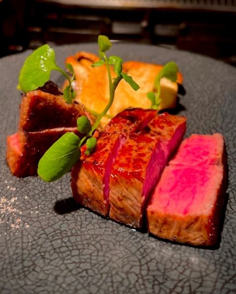 We offer a wide range of menus, from creative teppanyaki using seasonal ingredients to carefully selected Japanese black beef steak.