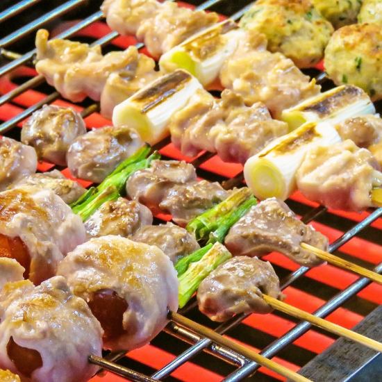 1本1本丁寧に焼き上げる焼鳥と本格地鶏の炭火焼きがおすすめ！
