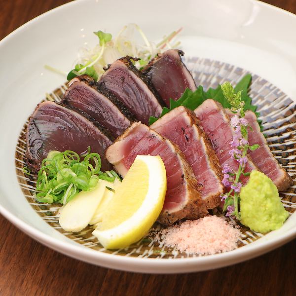 カツオを豪快に藁焼きで！忘年会・新年会ご予約受付中