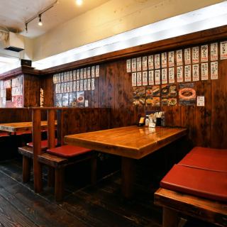 BOX席となります。　カップル、家族、仲間内で仲良く座れますよ！