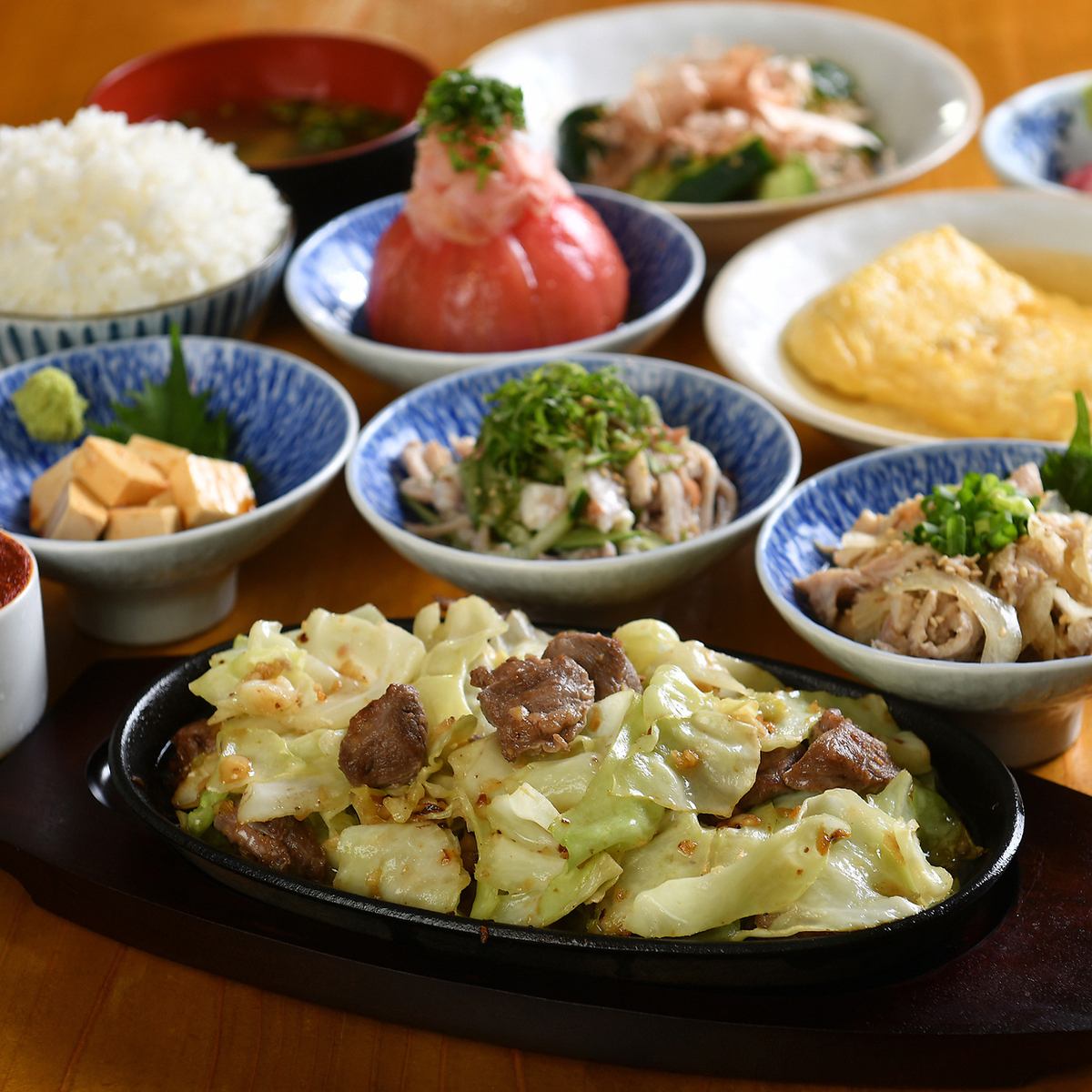 自慢の鉄板焼肉含む90分飲み放題付きのお得なコースをご用意！