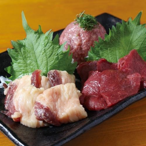 こだわりの馬刺しは熊本直送！様々な部位が楽しめます！