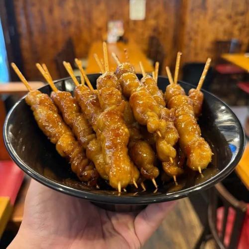 🔥Fall in love with the sizzling sounds of delicious Kyushu food at this bar!

[Hakata Teppanyaki Yakiniku Domannaka] @tpdomannaka
Enjoy the authentic heat and flavor of Hakata in Takenotsuka, Tokyo!
A full lineup of Kyushu's recommended dishes, including grilled meat on a teppan grill, chicken skin, bite-sized gyoza dumplings, and horse sashimi delivered directly from Kumamoto🍖✨

🆕📢Lunch service starts from 7/1!
A three-course meal featuring a variety of dishes, including seafood hitsumabushi rice bowls, Hakata teppan yakiniku, and Nakatsu fried chicken lunches, ensuring a satisfying lunch. 🍚✨ Not only are there large portions available, but mini sizes are also available.
We also offer small beers and lunch coffees ☕🍺

🫕 In the evening, we offer our special course, "6 Hot Pot Battles"
Black pork shabu-shabu, black wagyu beef motsunabe, mizutaki, mentaiko and mushroom hotpot, spicy noodle style, steamed dumpling hotpot
All-you-can-eat and all-you-can-drink for 6 types (120 minutes/4,800 yen)!

🚶‍♀️Many customers come from the Soka, Koshigaya, and Adachi areas!
The lively atmosphere and energetic staff will keep you satisfied, day or night!

🍺We also have a wide selection of alcoholic beverages, including sour drinks with lots of fruit pulp and Kyushu shochu.
For the final dish, try the "Meat and Burdock Tempura Udon" for the win!

📍The taste of Kyushu, right in the heart of Tokyo.We look forward to seeing you!
#Takenotsuka food
#Izakaya in Adachi Ward
#horse sashimi
#Takenotsuka Station
#Kyushu cuisine
#Tokyo Izakaya
#Teppan Lunch
#Takenotsuka Station Gourmet