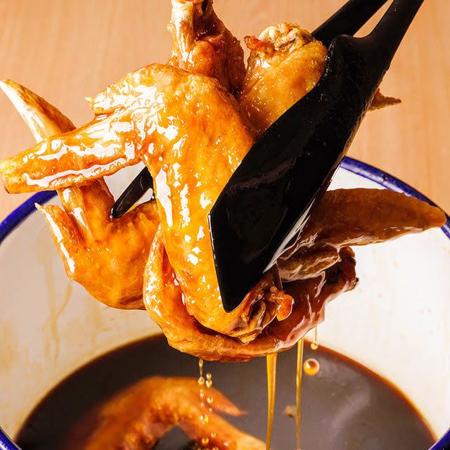 Our store's most popular dish! Our secret sauce [Legendary chicken wings] handed down from our founding♪