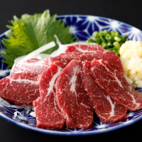 熊本県から直送!鮮度抜群の【特選馬刺し】