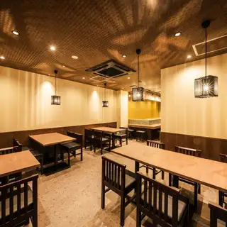 【サク飲みに】少人数で和気あいあいとお料理とお酒を楽しめるテーブル席西鉄福岡(天神)駅より徒歩約6分と駅近なのでフラッと気軽にお立ち寄りください