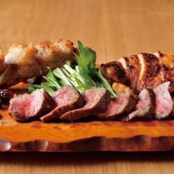 肉厚シュラスコ！旨み溢れる塊肉を豪快にカット